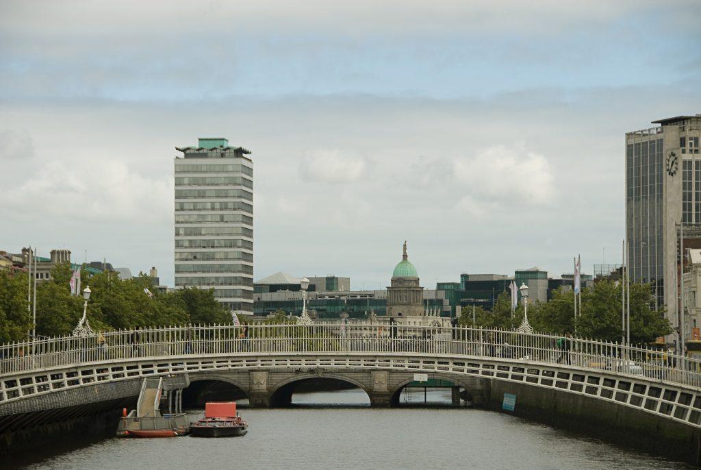 Ha'penny bridge dublin